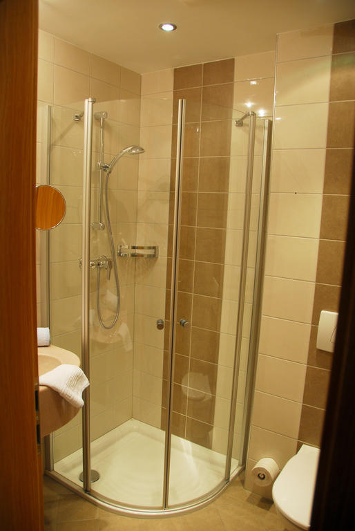 Alpenhotel Badmeister Флаттах Номер фото